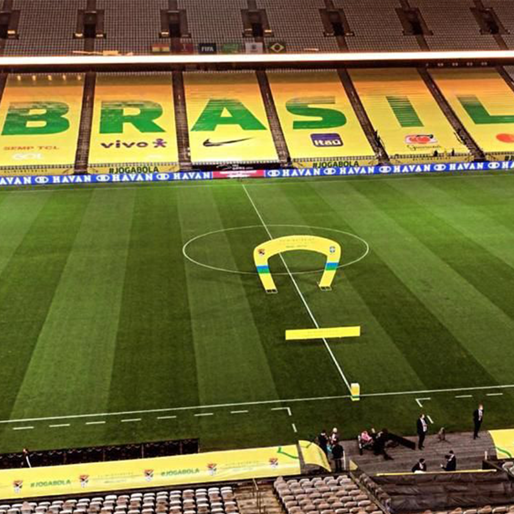 Grandes formatos em campo de futebol para seleção brasileira